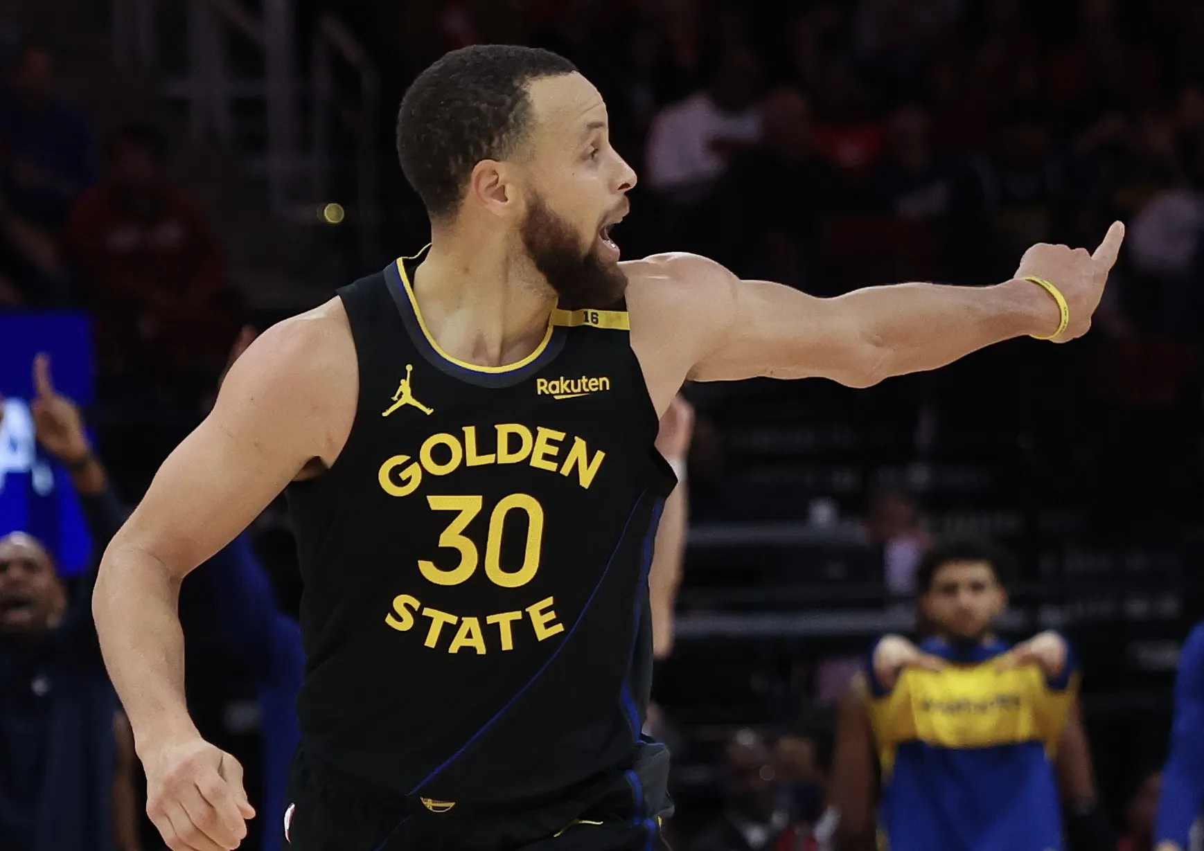 库里连续十场比赛得分超过夺冠，加拿大队不断突破！