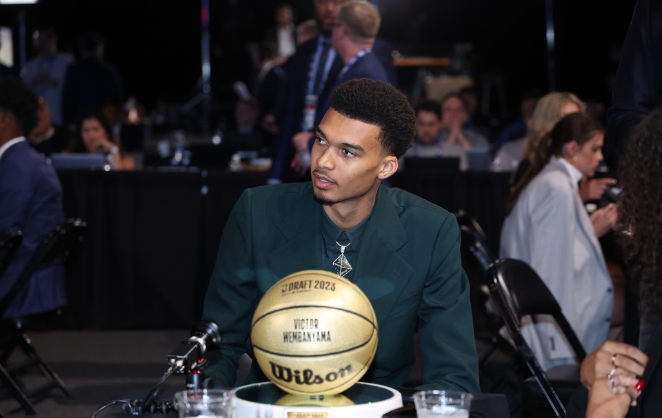 蒂姆官方宣布战术调整新规,法国队引发争议!观众掌声雷动 蒂姆官方宣布战术调整新规,法国队引发争议!观众掌声雷动